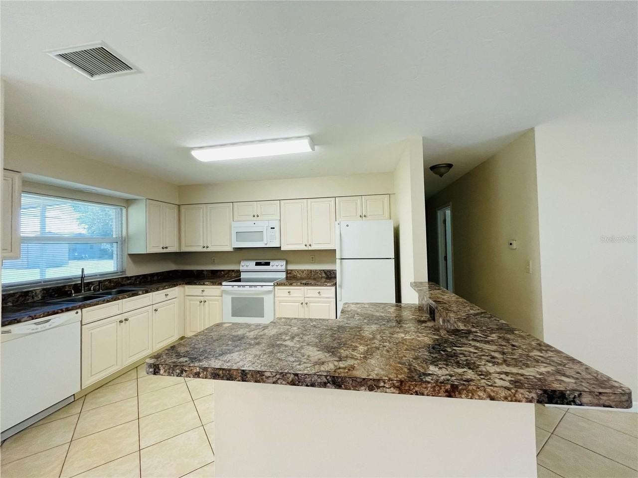 1506 Dewitt St - Photo 5 of 13