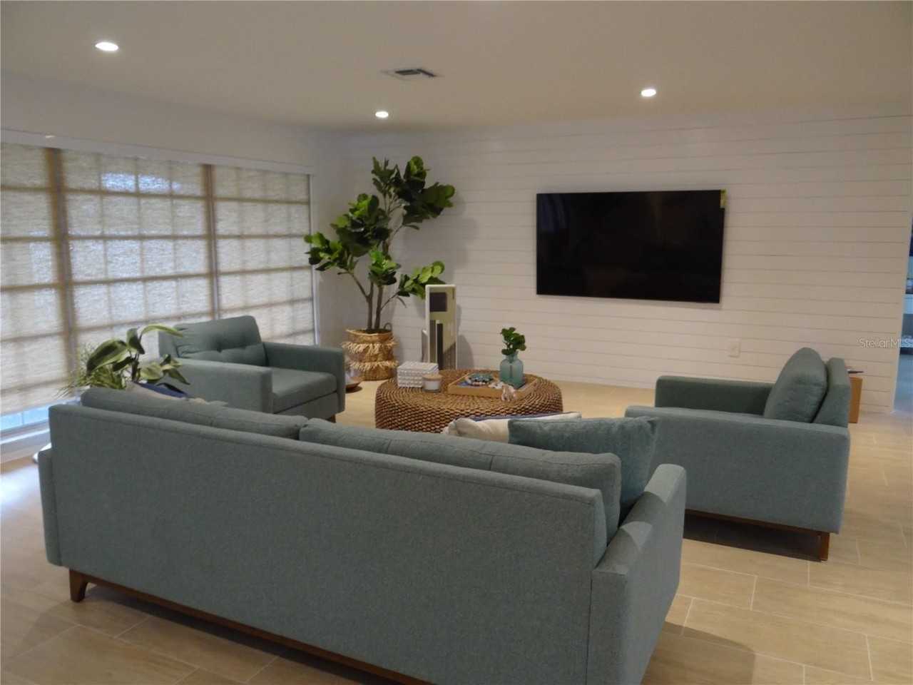 470 Bal Harbor Blvd - Photo 3 of 24