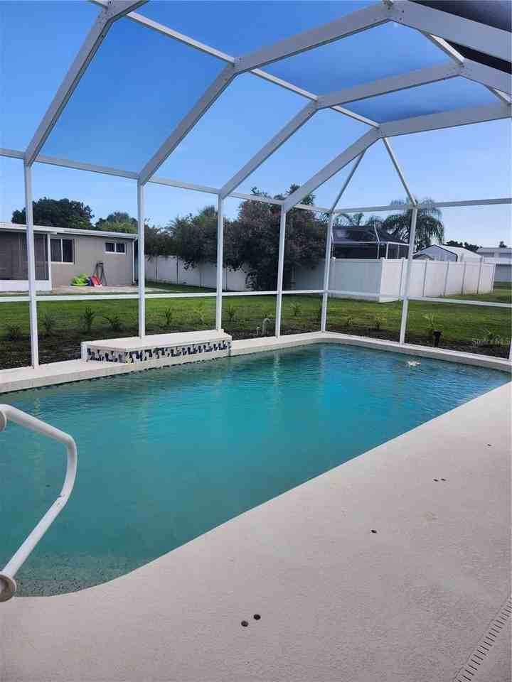 2441 Beacon Dr - Photo 2 of 10