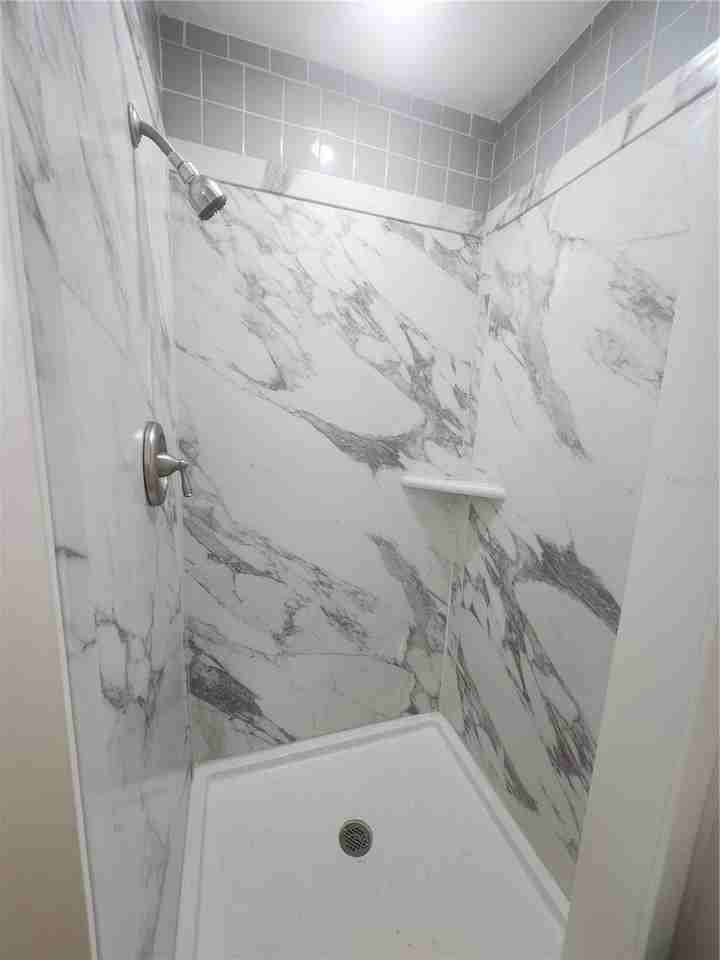 2441 Beacon Dr - Photo 5 of 10