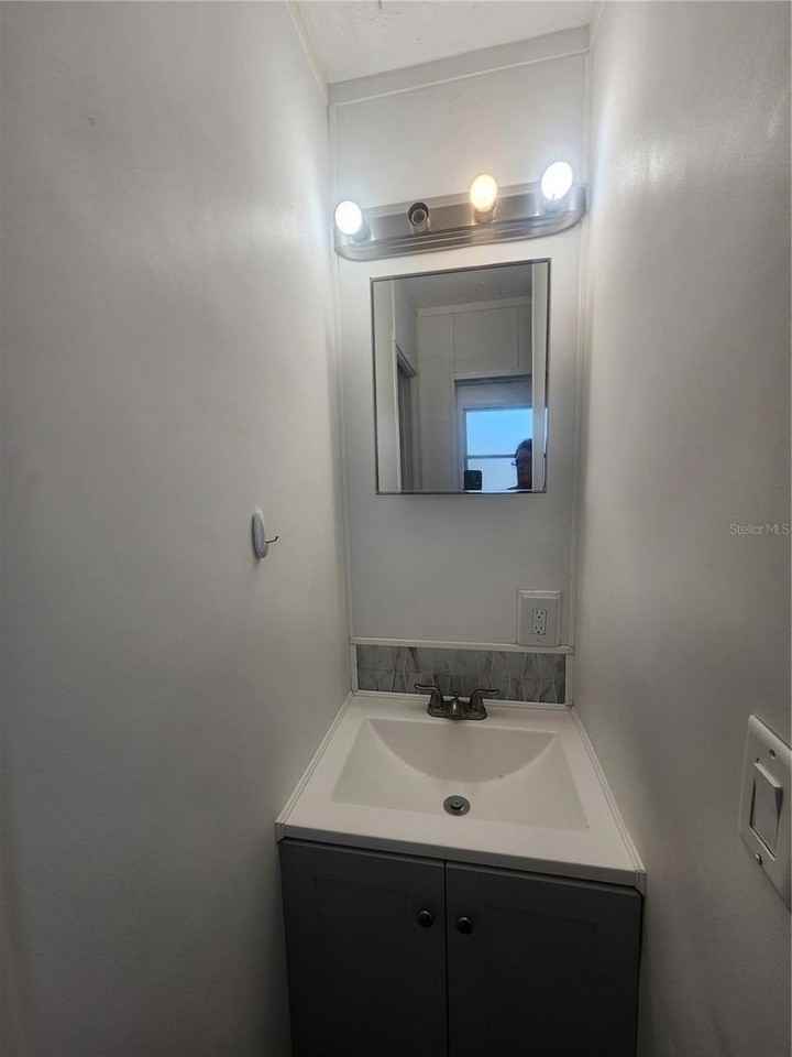 2441 Beacon Dr - Photo 6 of 10