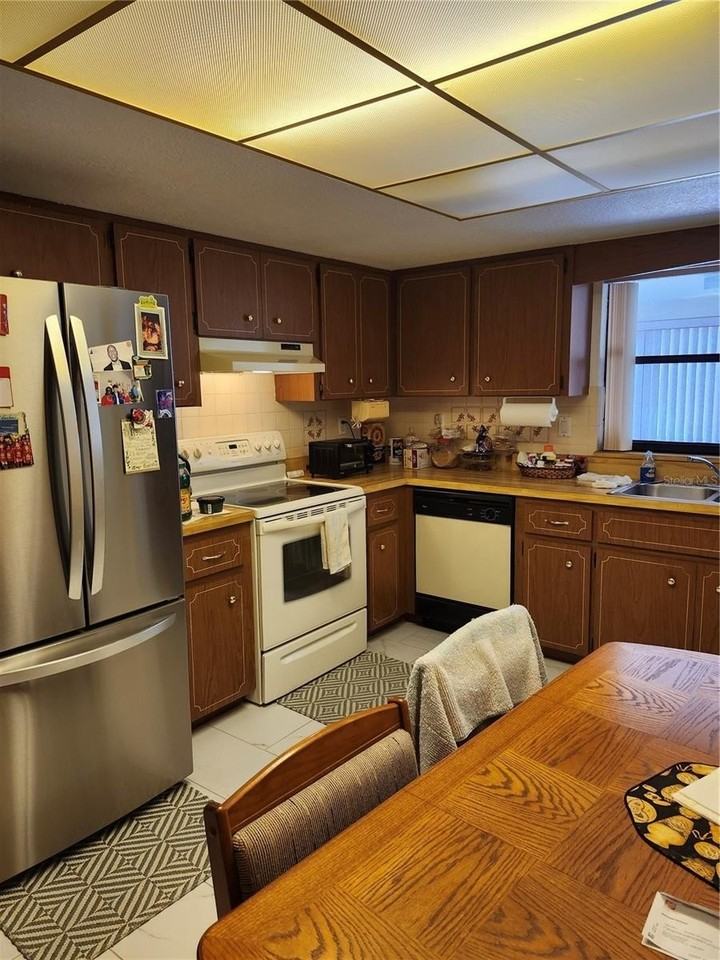 3280 Glencove St - Photo 5 of 25