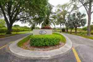 featured image of 7 Lake Vista Trl