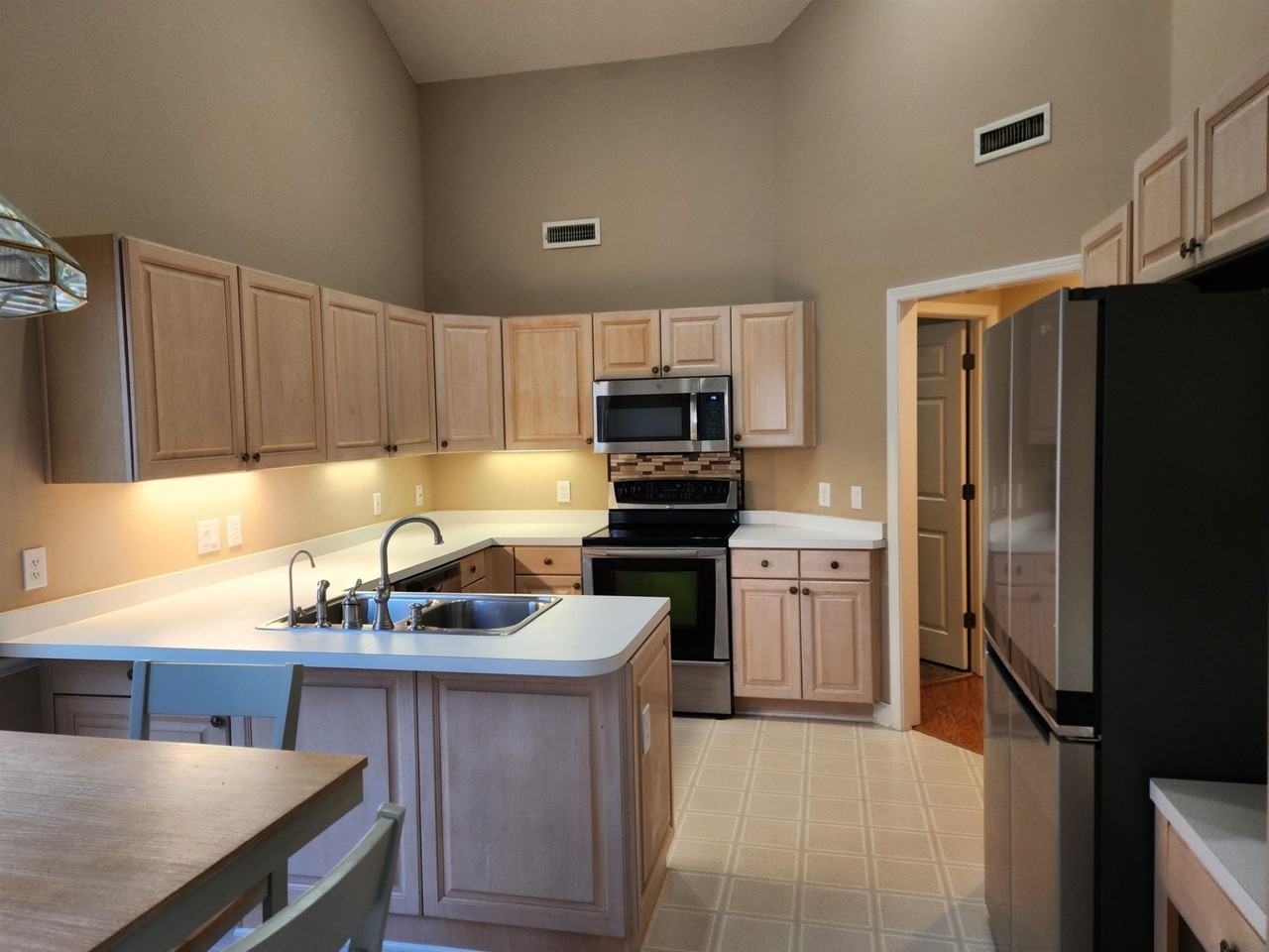 9398 Pinckney Ln - Photo 5 of 22