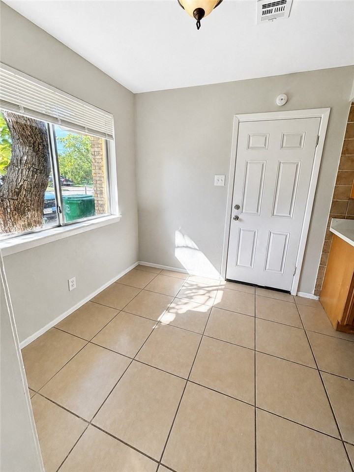 441 N Lamont St - Photo 2 of 9