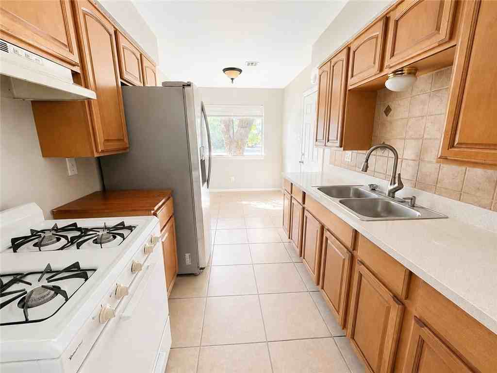 441 N Lamont St - Photo 5 of 9