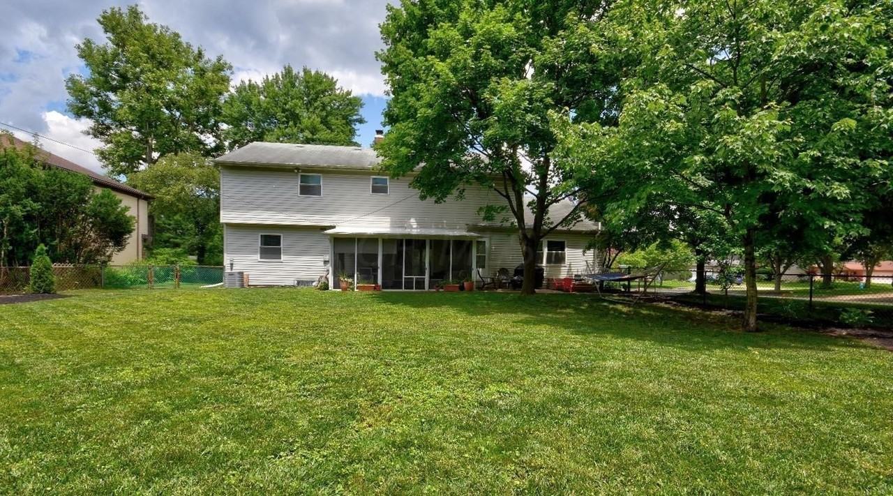 303 Greenglade Ave - Photo 4 of 39