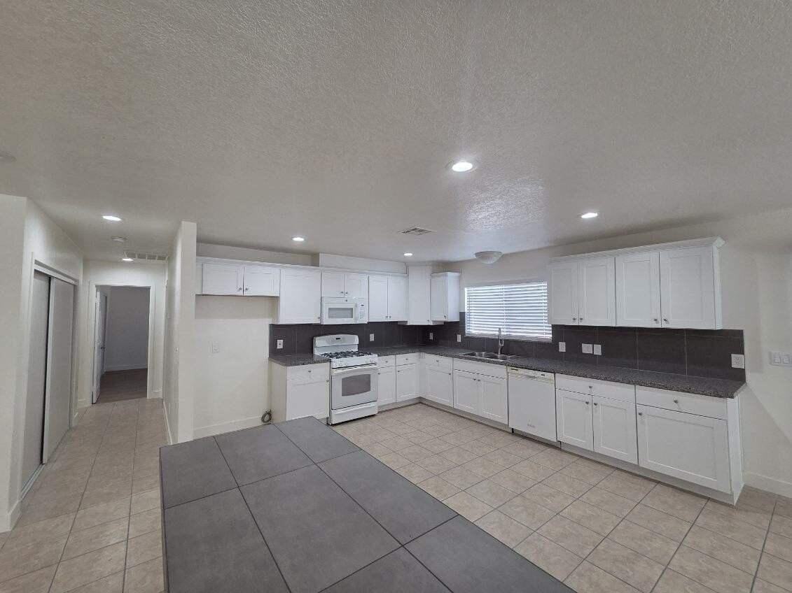 9425 Vista Del Valle - Photo 2 of 9