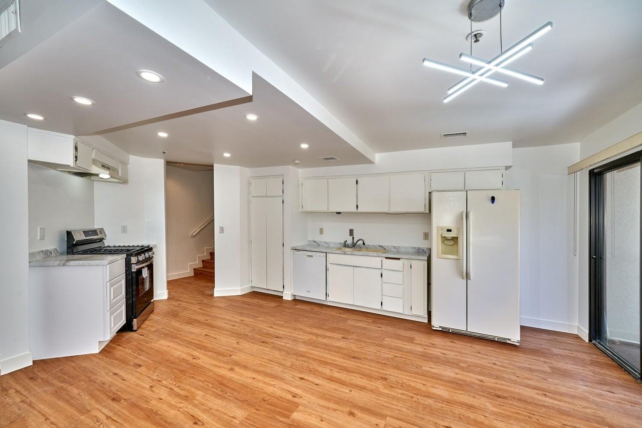 414 Village Sq W - Photo 7 of 48