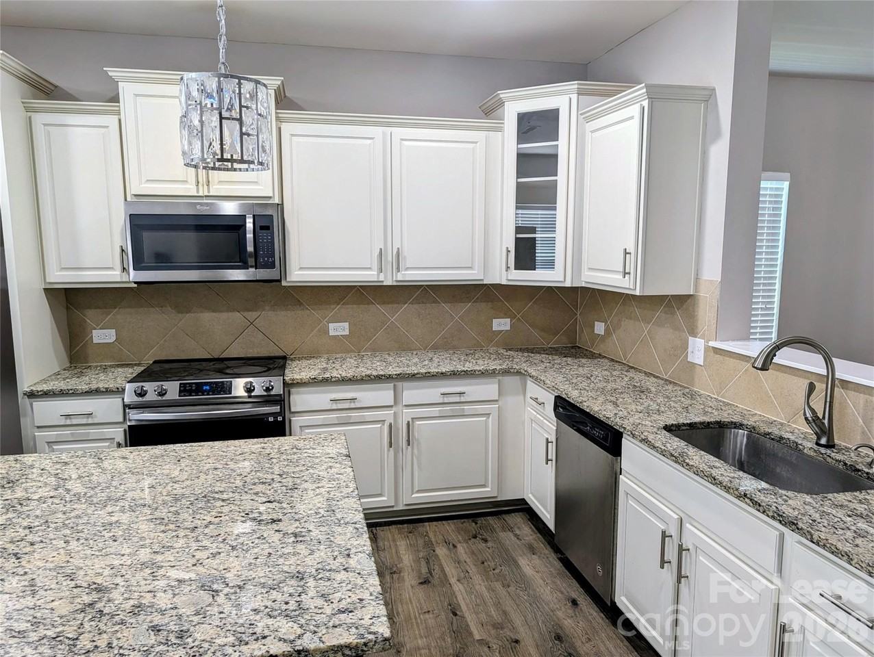 4031 Huntley Glen Dr - Photo 3 of 7