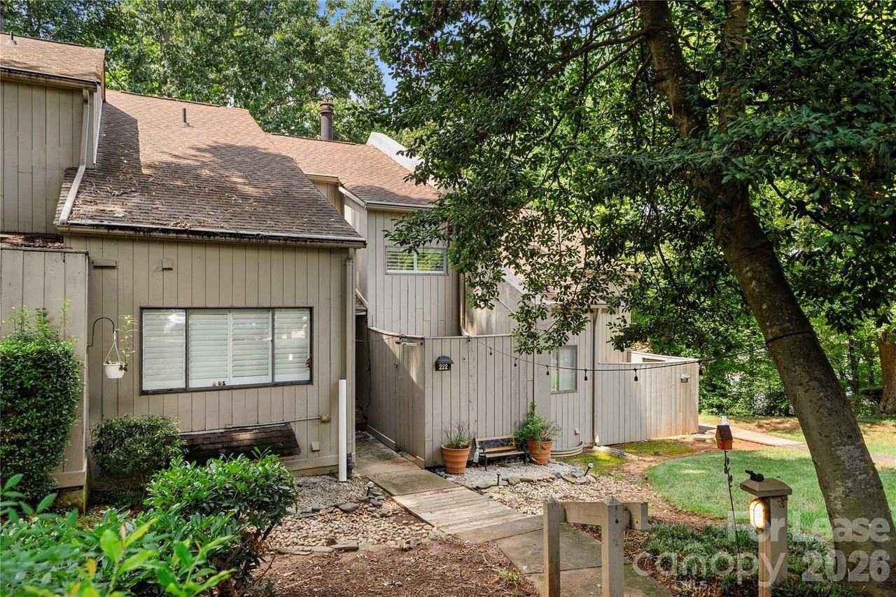 222 Riverview Ter - Photo 3 of 43