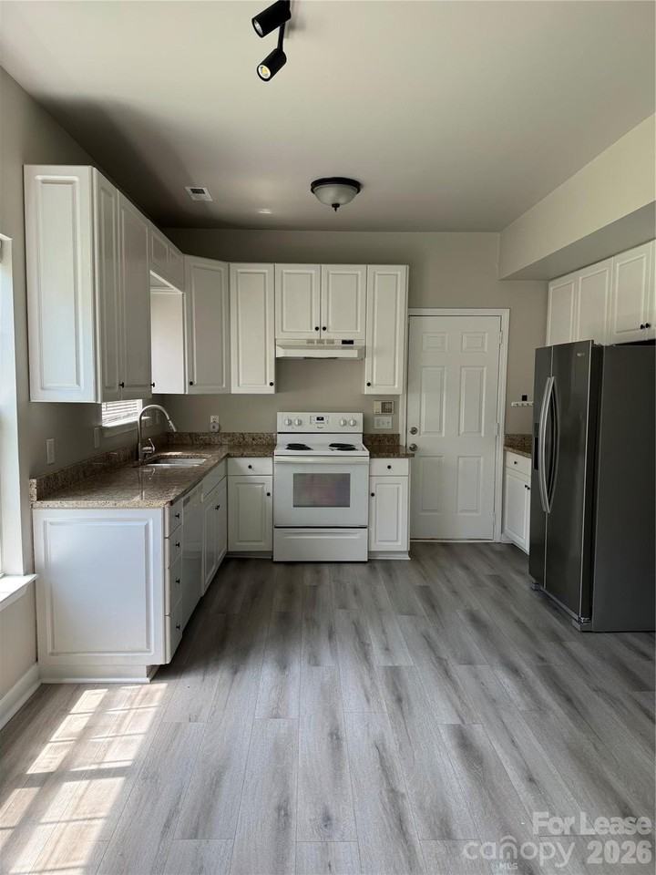 12320 Old Prairie Rd - Photo 4 of 26