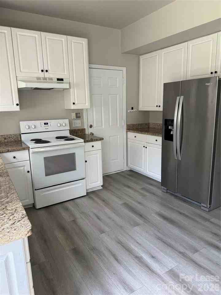 12320 Old Prairie Rd - Photo 5 of 26