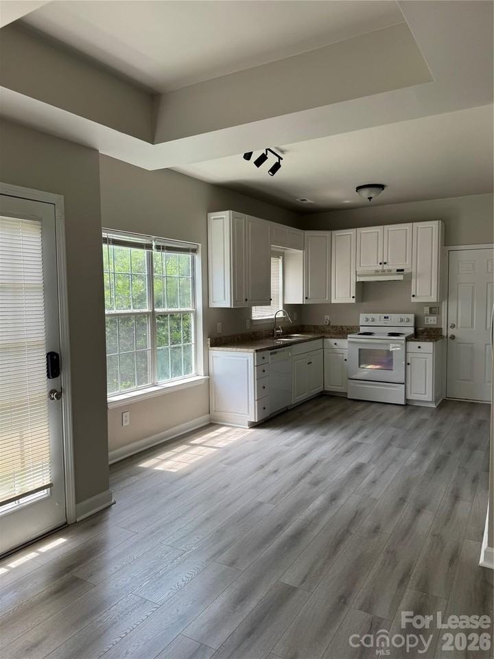 12320 Old Prairie Rd - Photo 7 of 26