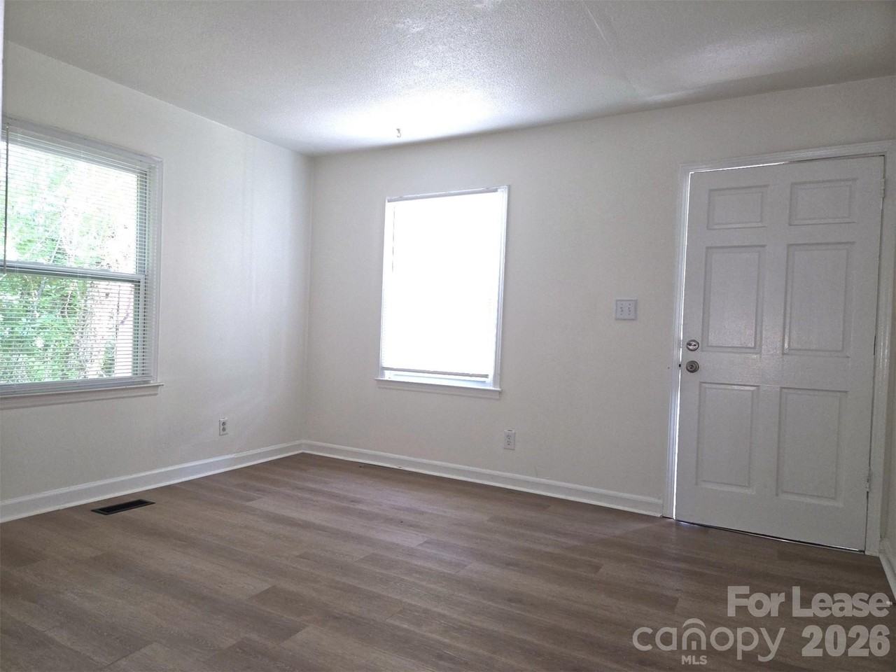 2835 Willow St #1 - Photo 5 of 9