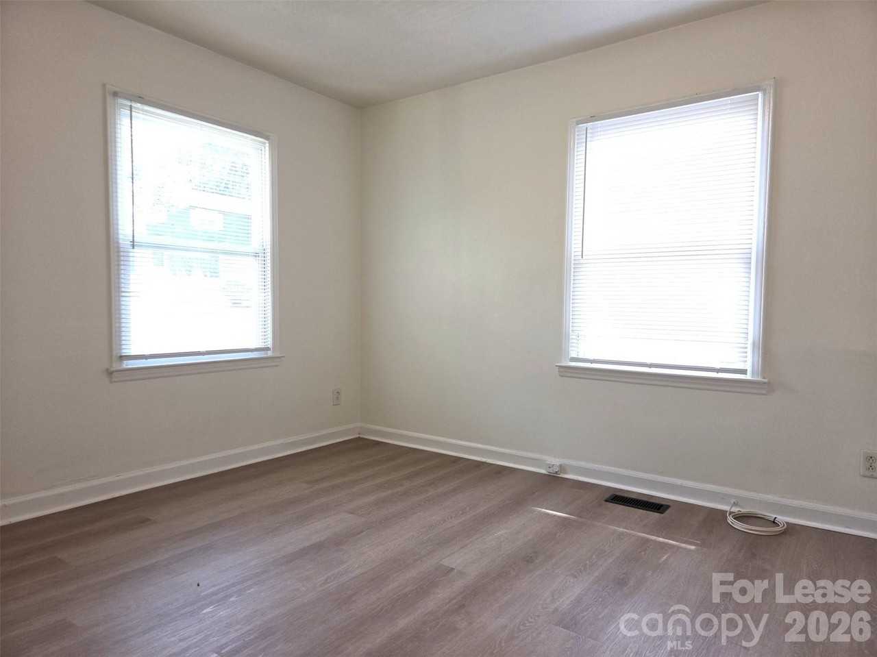 2835 Willow St #1 - Photo 6 of 9