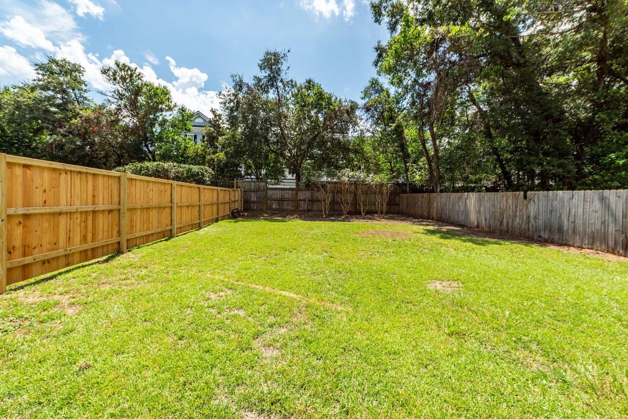 17 Vincent Dr #B - Photo 3 of 16