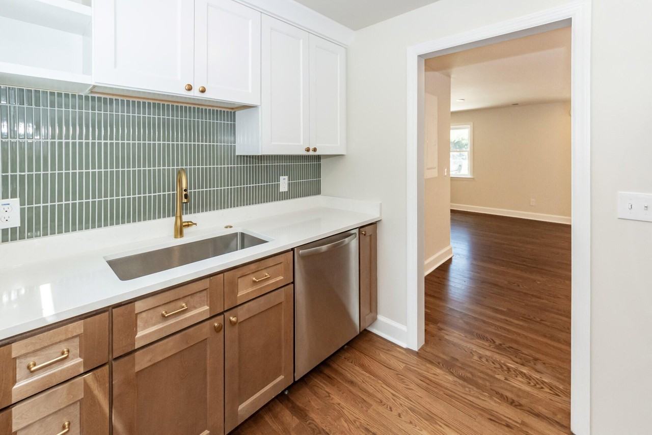 17 Vincent Dr #B - Photo 5 of 16