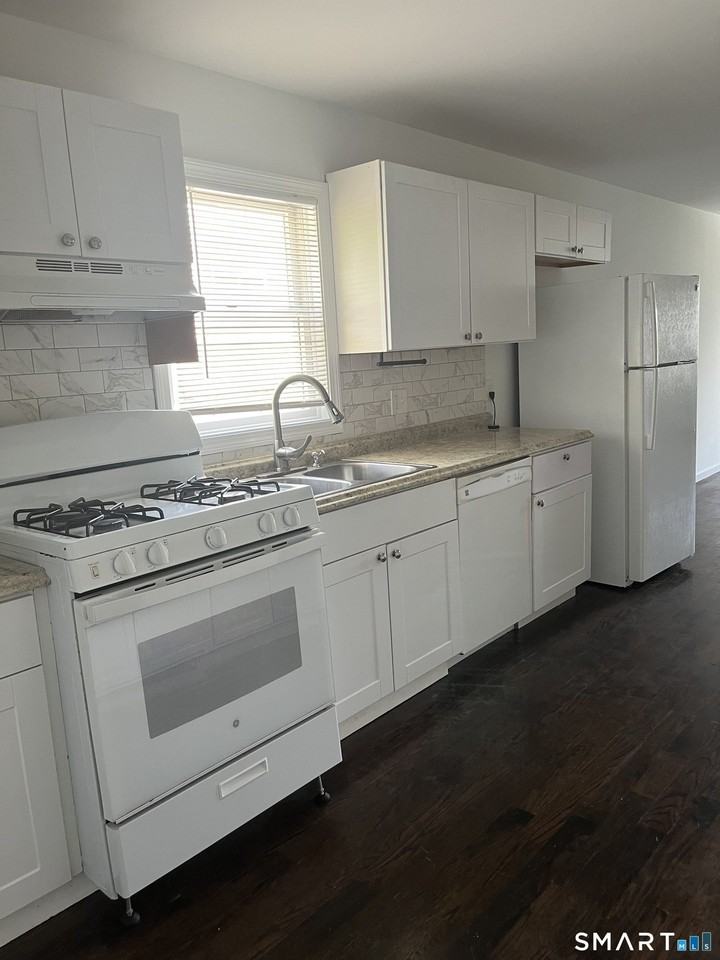 17 Dayton Rd - Photo 4 of 12