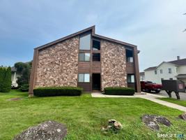 featured image of 118 Osborne St #2B
