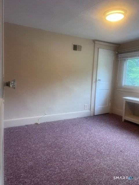 466 Derby Ave - Photo 3 of 9