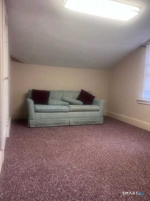 466 Derby Ave - Photo 5 of 9