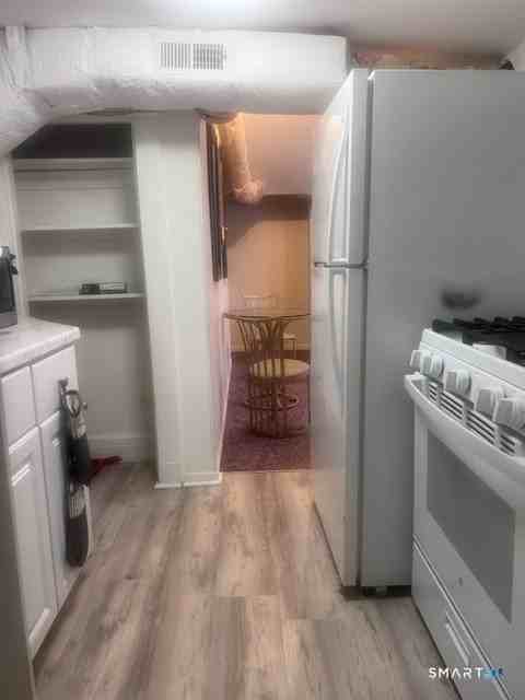 466 Derby Ave - Photo 6 of 9