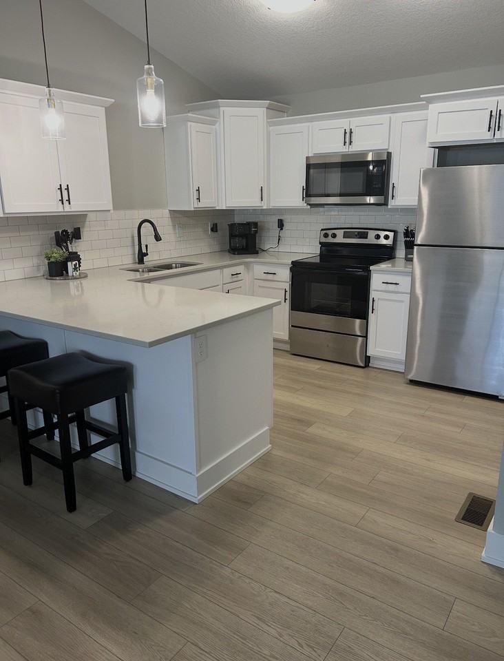 404 S State St - Photo 4 of 11