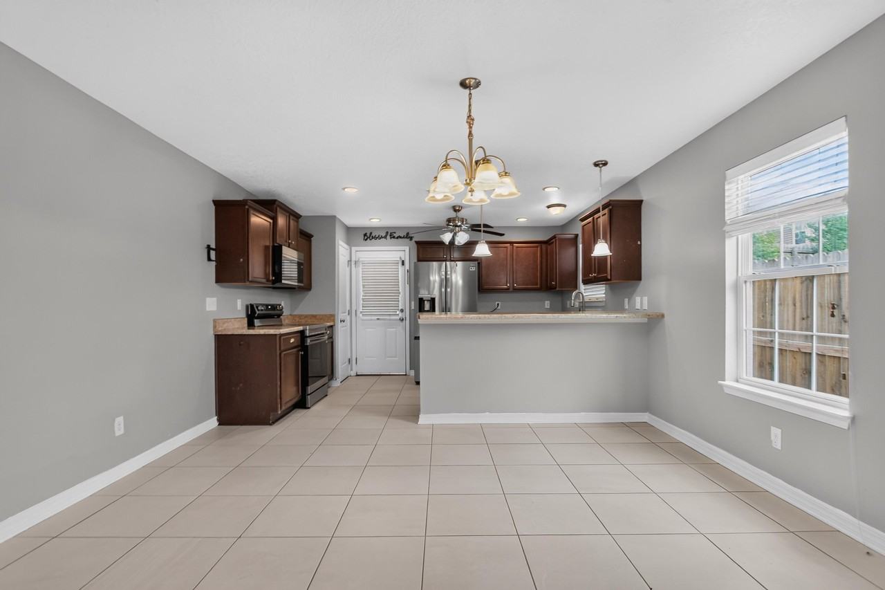 451 Eisenhower Dr - Photo 5 of 26