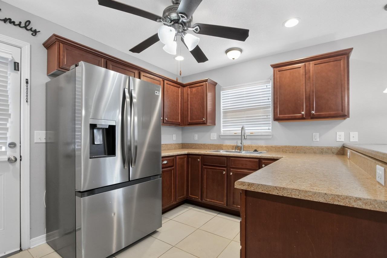 451 Eisenhower Dr - Photo 6 of 26