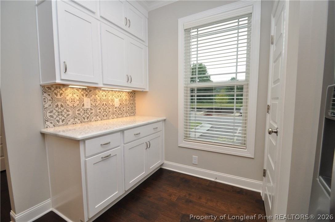 311 Old Grove Ln - Photo 4 of 42