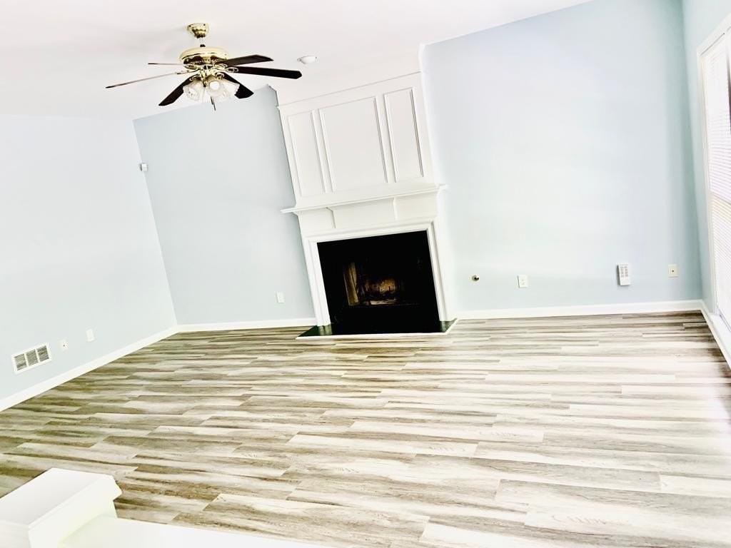 400 Stedford Ln - Photo 4 of 13