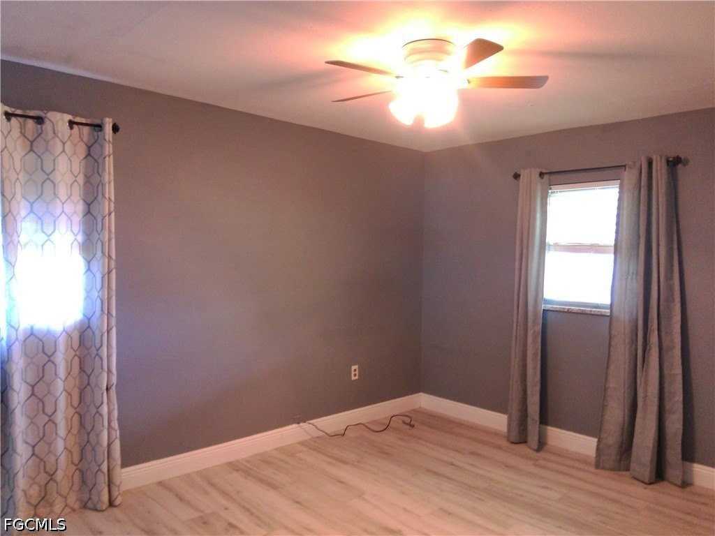 893 Iris Dr - Photo 7 of 29