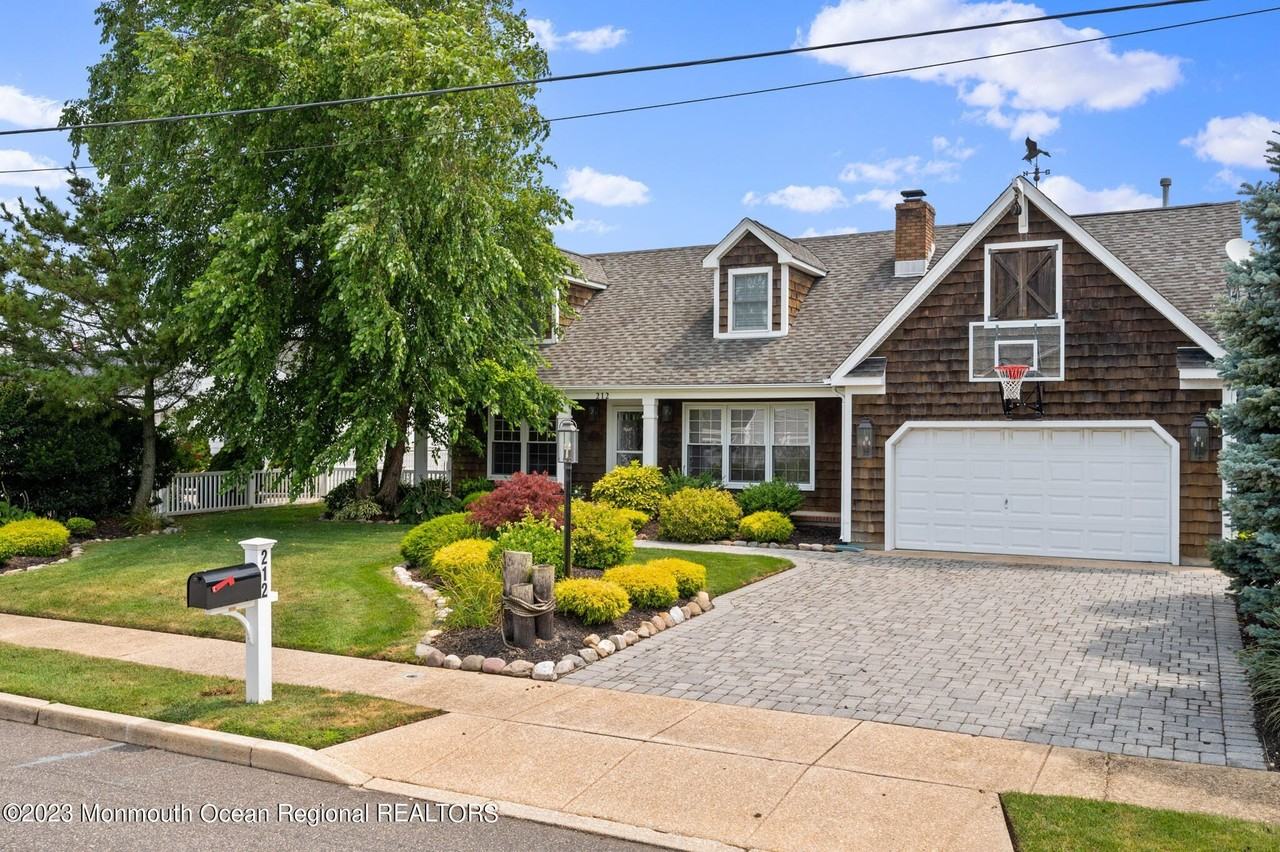 212 Helm Rd - Photo 2 of 44