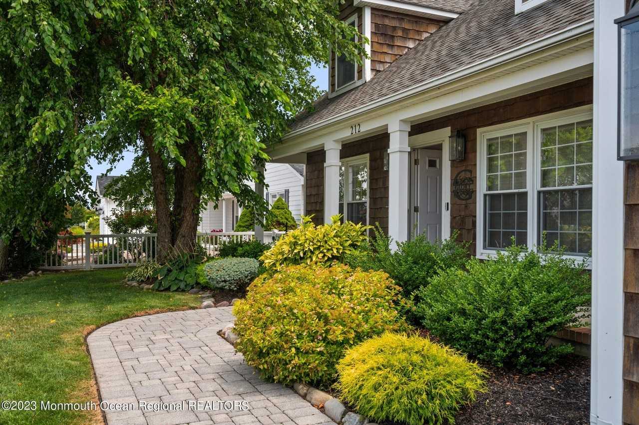 212 Helm Rd - Photo 4 of 44