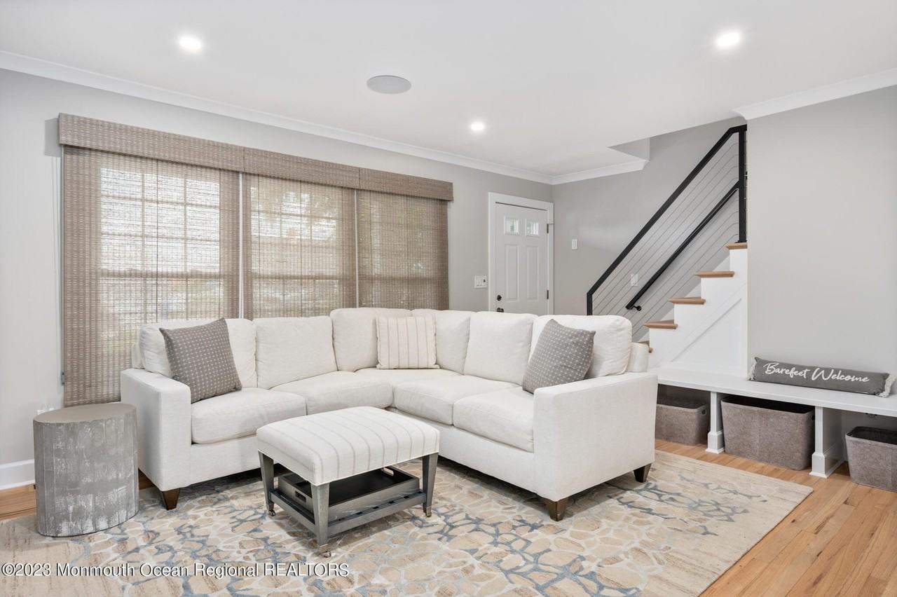 212 Helm Rd - Photo 6 of 44