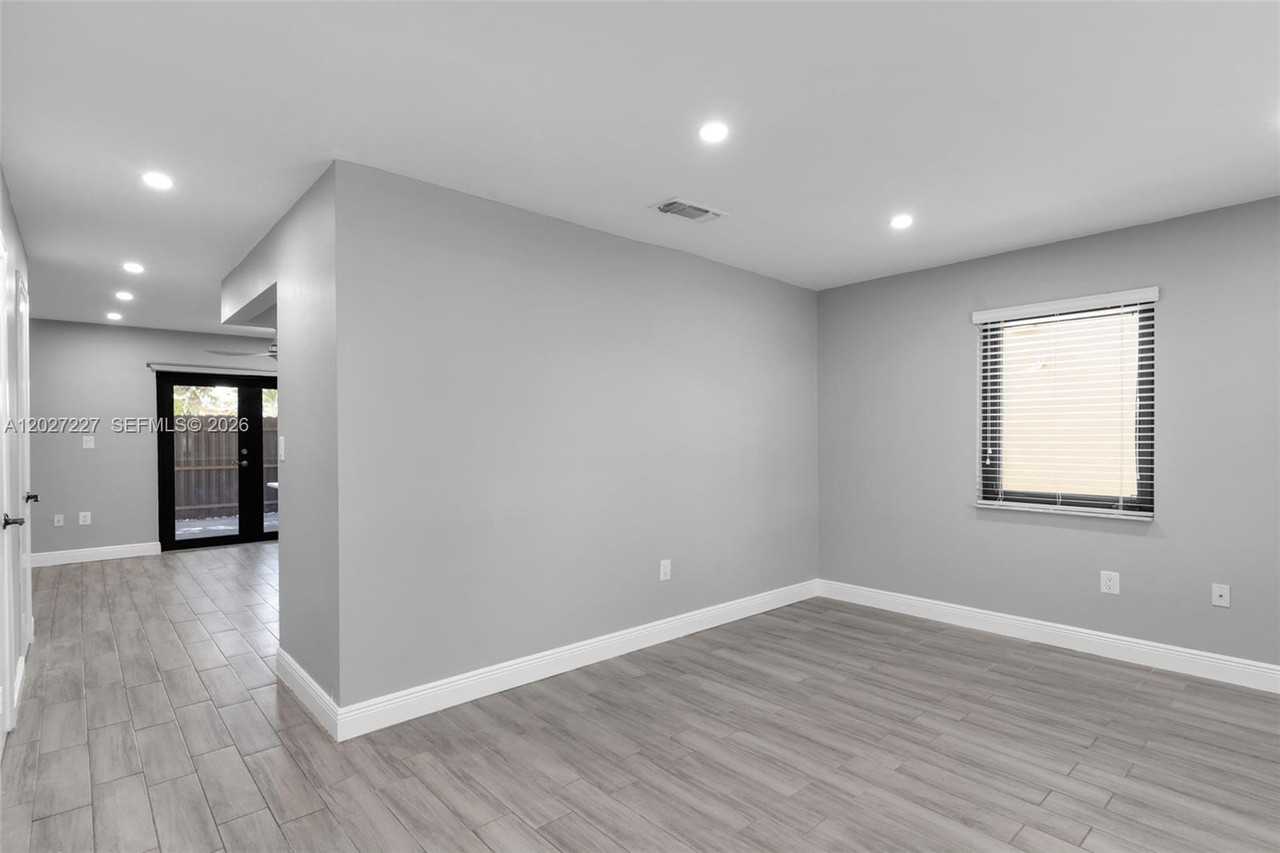 3771 Sw 99th Ave - Photo 2 of 8