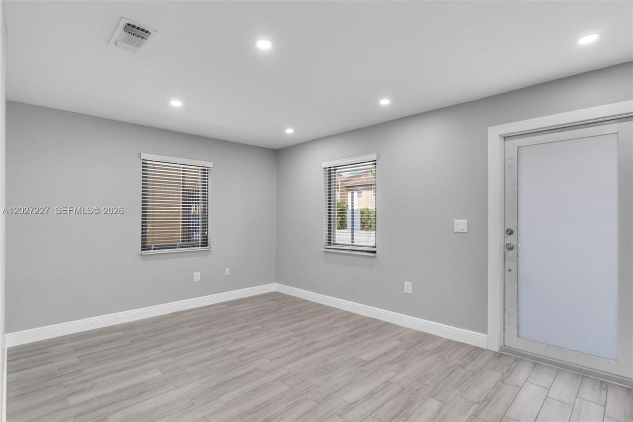 3771 Sw 99th Ave - Photo 3 of 8