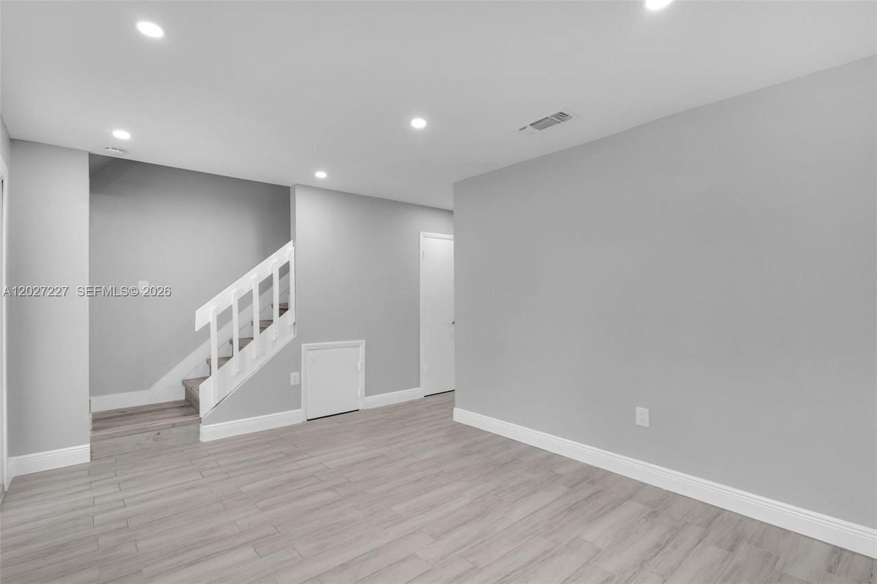 3771 Sw 99th Ave - Photo 4 of 8