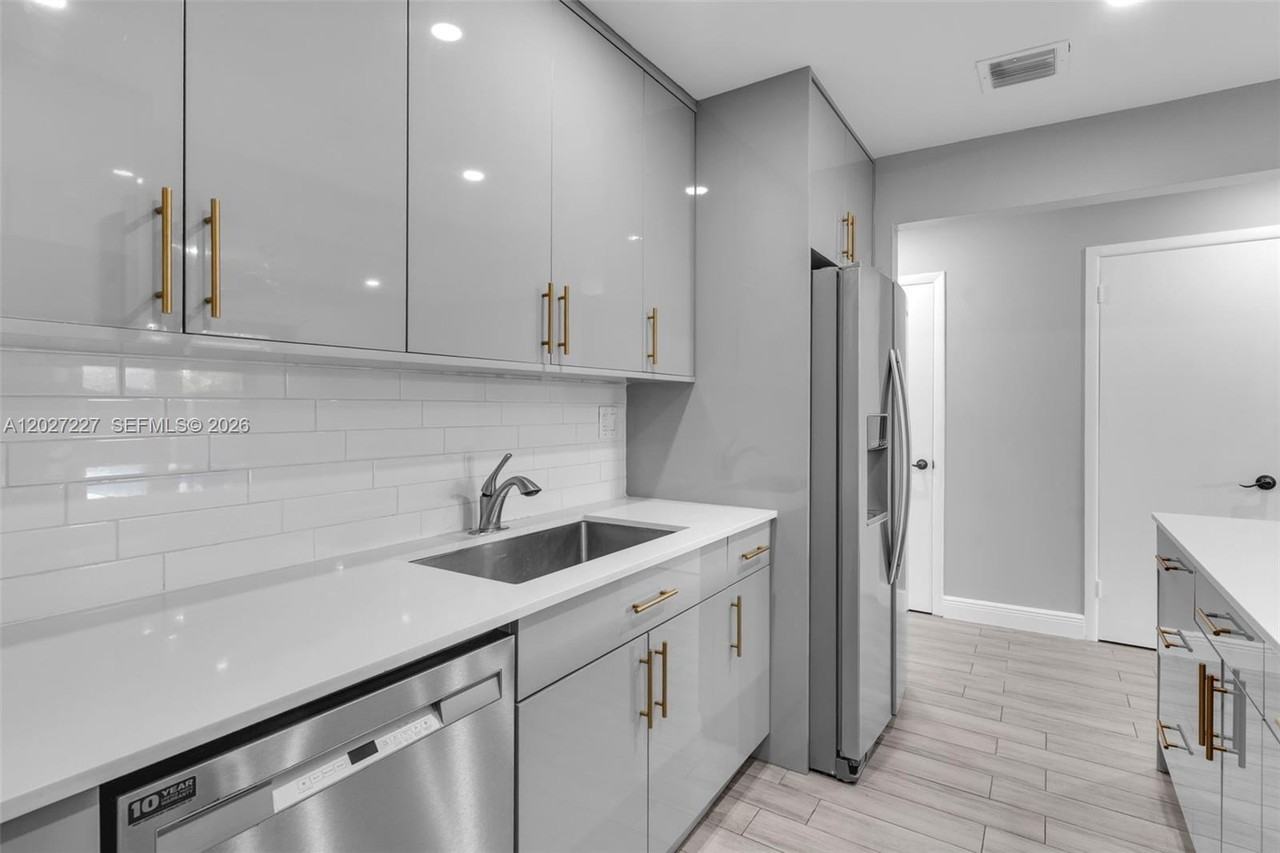 3771 Sw 99th Ave - Photo 6 of 8