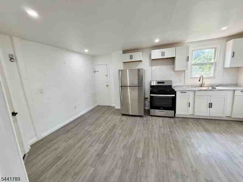 390 390 Apt5 Orange Rd - Photo 3 of 12