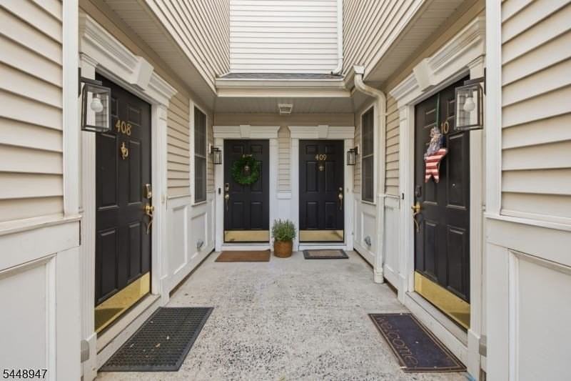 408 Donato Cir - Photo 3 of 32