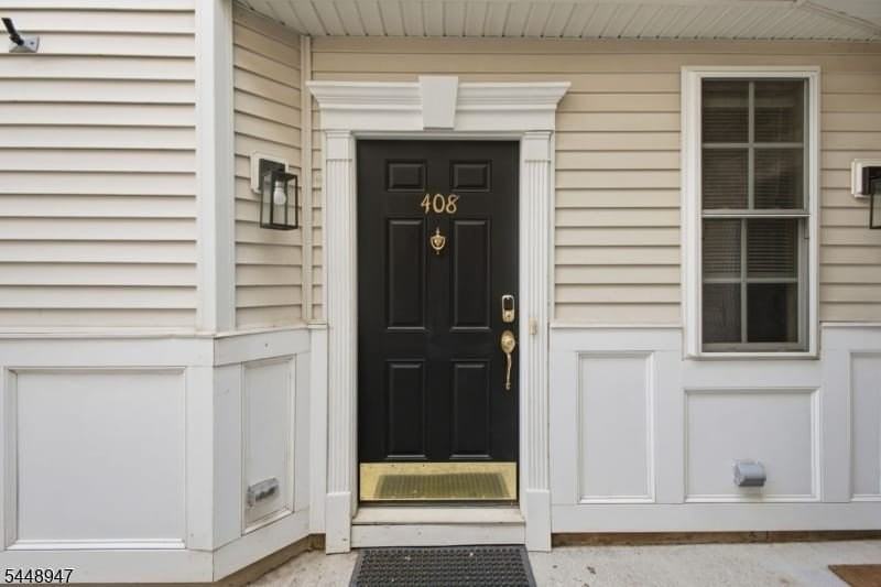408 Donato Cir - Photo 4 of 32