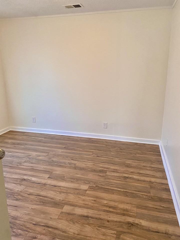 29 Warren Ct #1 - Photo 5 of 16
