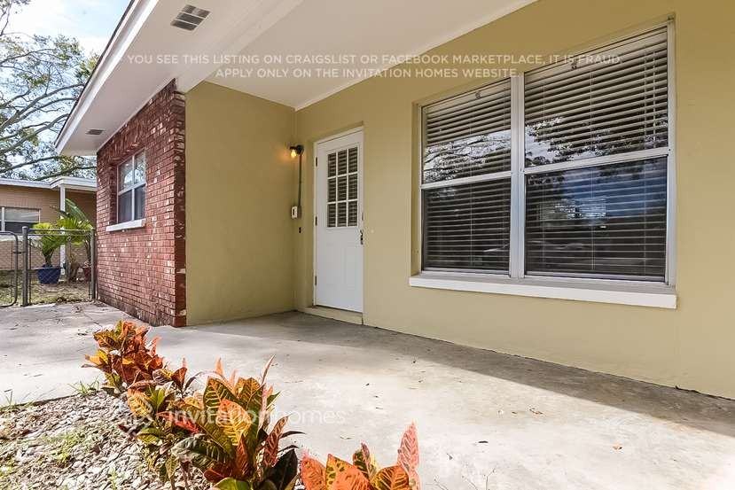 2160 Riviera Dr - Photo 4 of 23