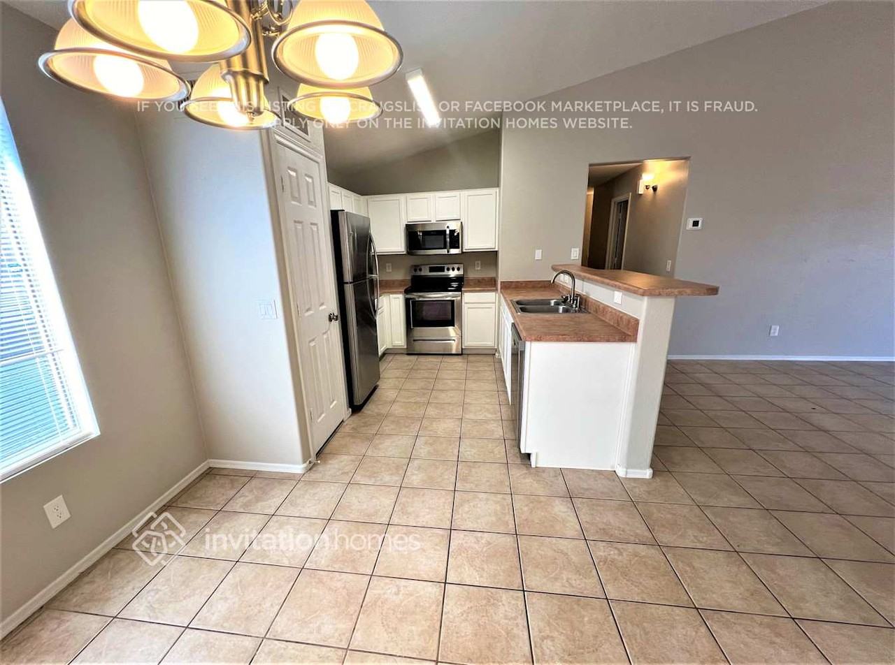 14702 N 124th Ln - Photo 3 of 9
