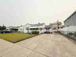 featured image of 223 N Wyoming Ave