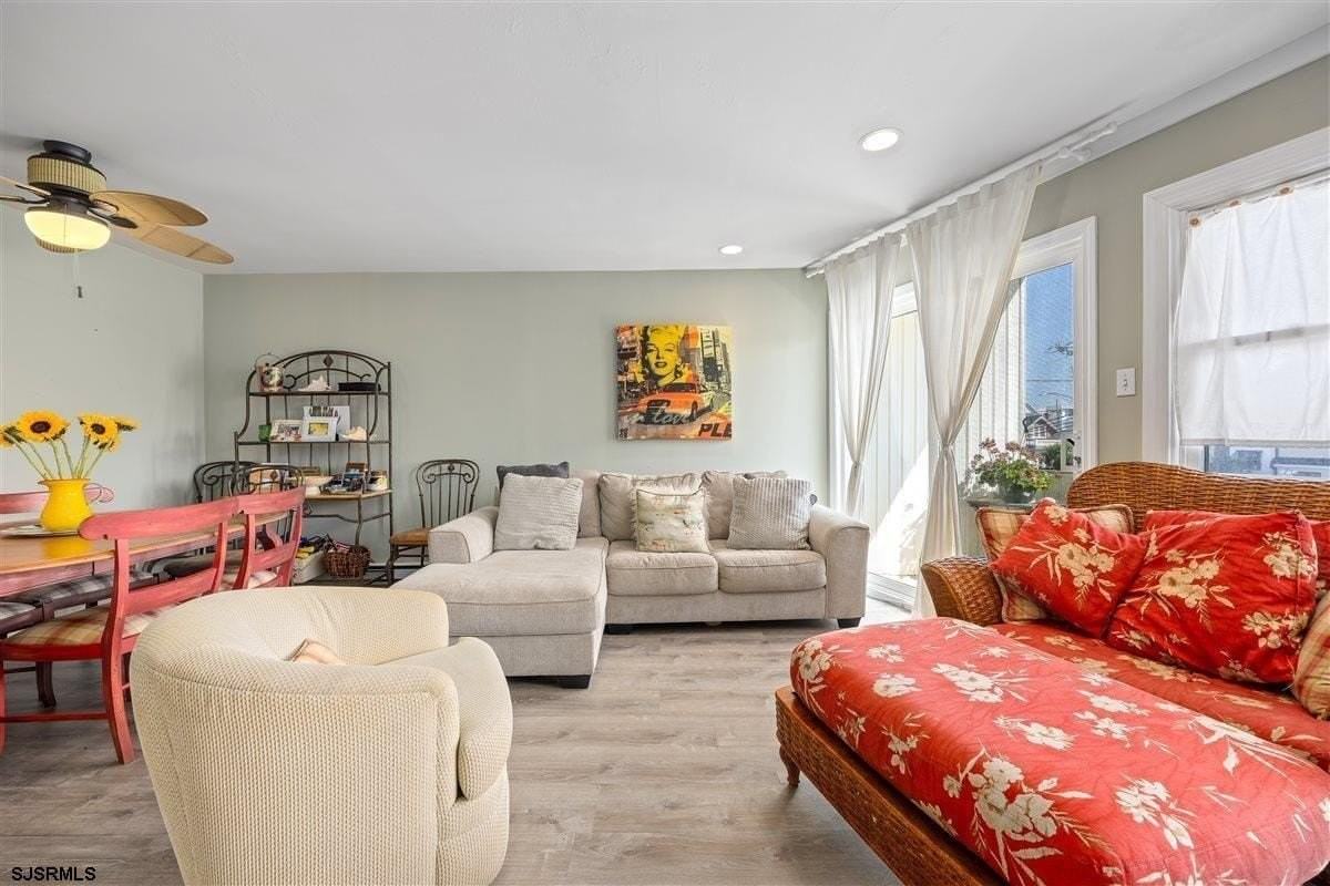 2707 Ventnor Ave - Photo 4 of 36