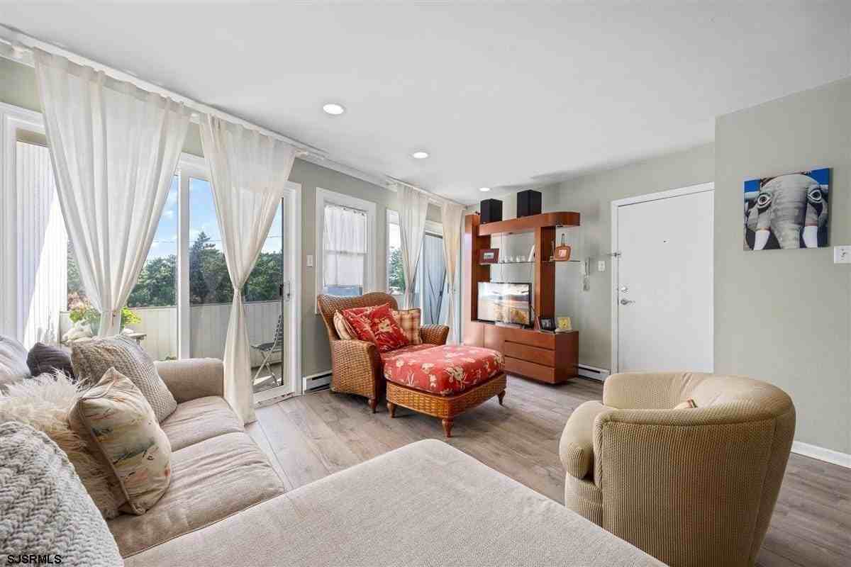 2707 Ventnor Ave - Photo 6 of 36