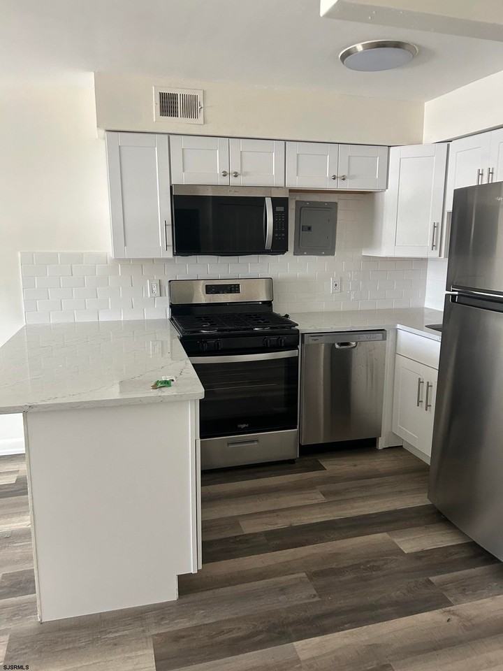 3817 Ventnor Ave - Photo 6 of 15